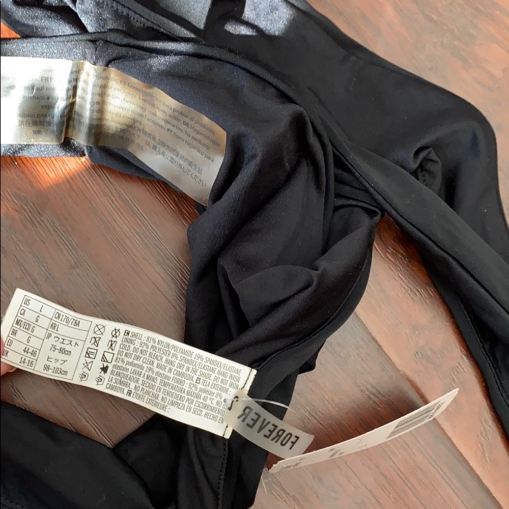 Black bikini set - Picture 2 of 3